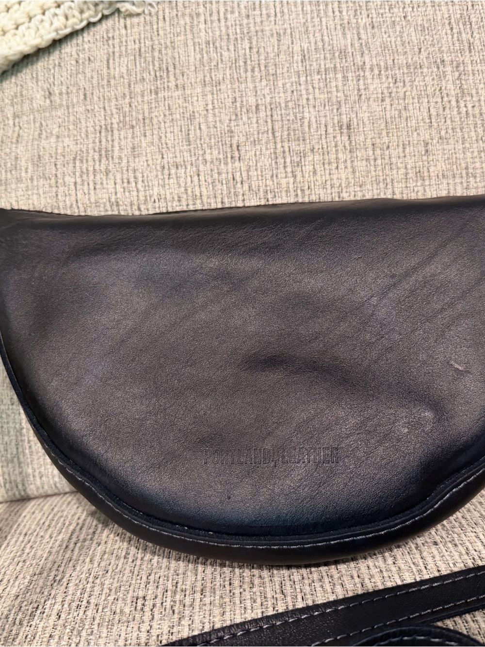 Portland Leather Medium Koala Sling Bag Black Leather Crossbody EUC - Picture 2 of 14